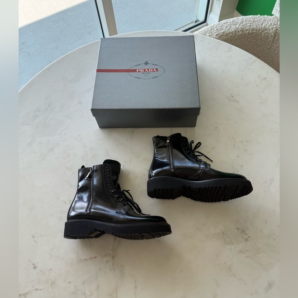Prada - Picture 1 of 14